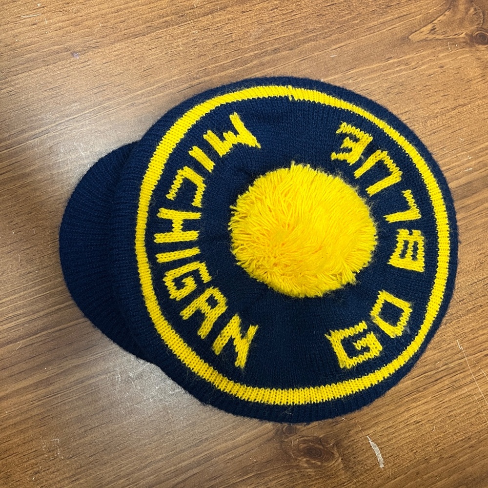 University of Michigan UofM Tassel Hat and Mittens, OS - Picture 12 of 16